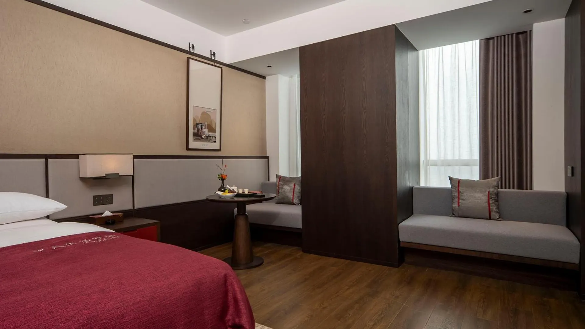 Zhengzhou East Station Longzi Lake University Area Qianna Yuanxi Hotel