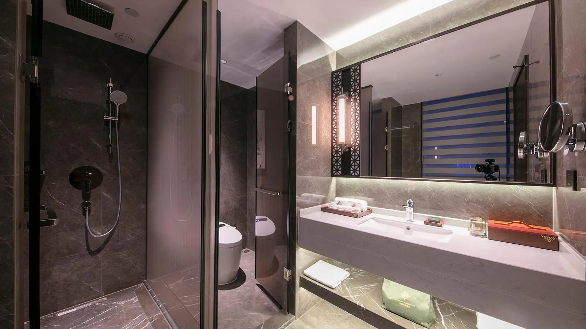 Zhengzhou East Station Longzi Lake University Area Qianna Yuanxi Hotel