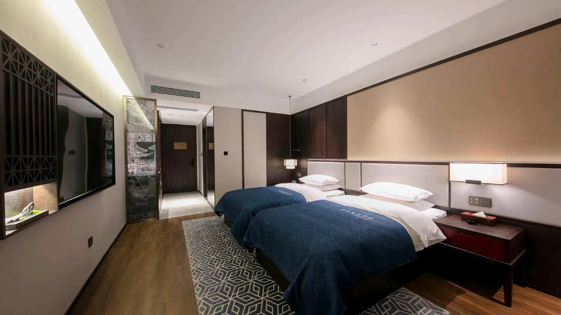Zhengzhou East Station Longzi Lake University Area Qianna Yuanxi Hotel