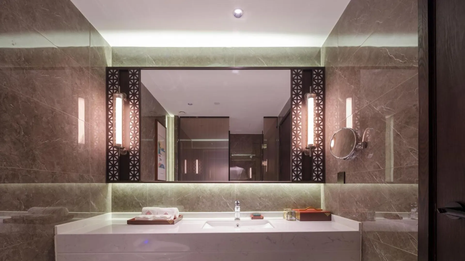 Zhengzhou East Station Longzi Lake University Area Qianna Yuanxi Hotel