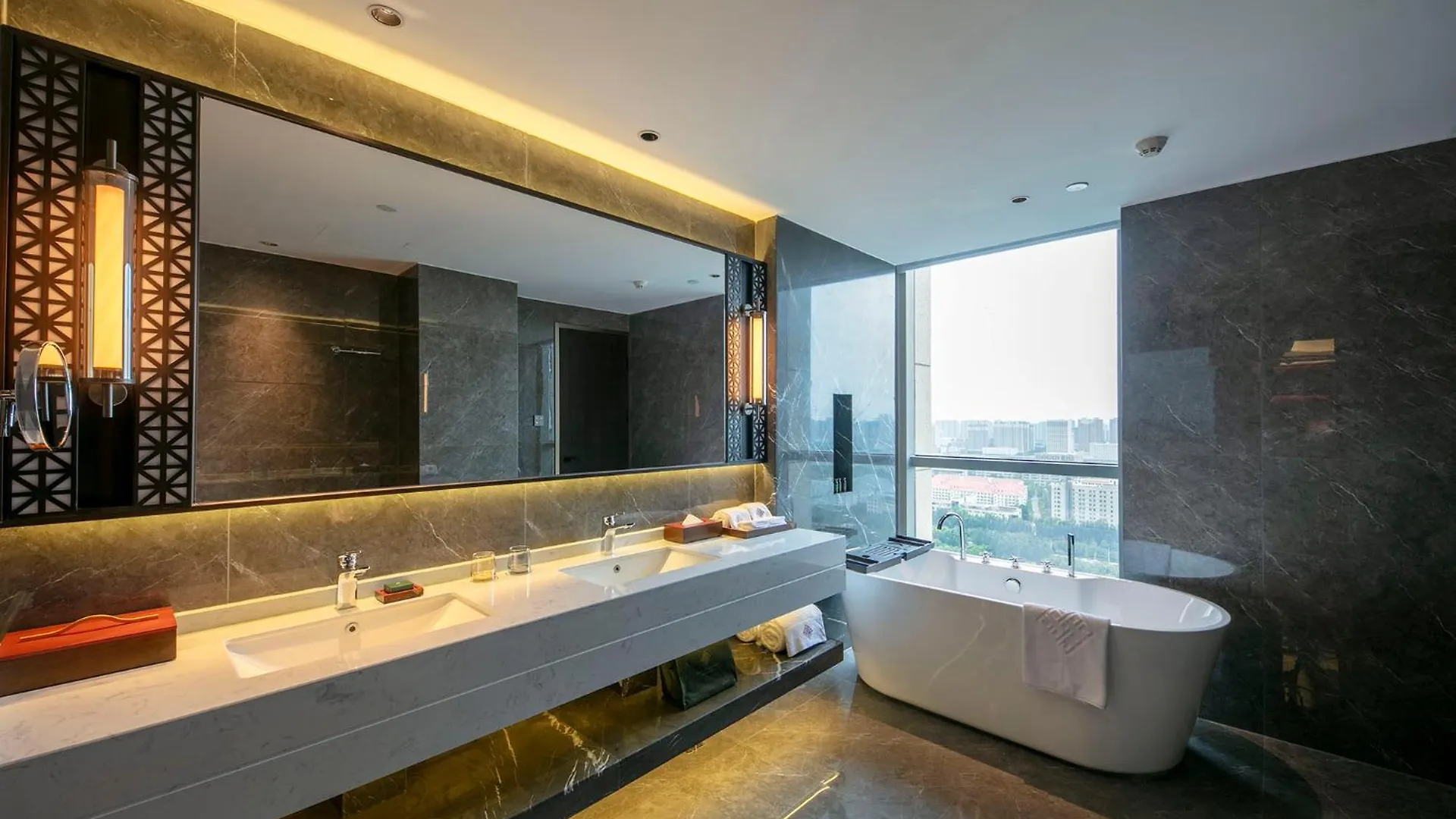 Zhengzhou East Station Longzi Lake University Area Qianna Yuanxi Hotel 4*,